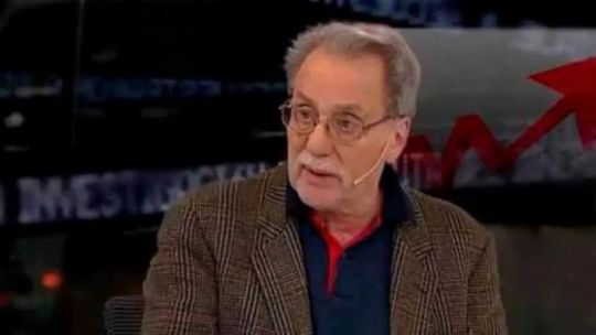 Ismael Bermúdez, periodista especializado en economía, durante una entrevista.