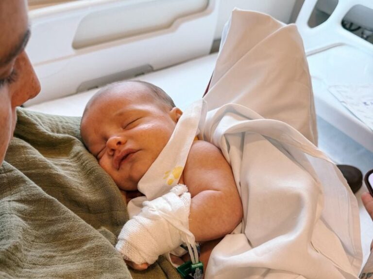 Juana Repetto con su hijo Timoteo