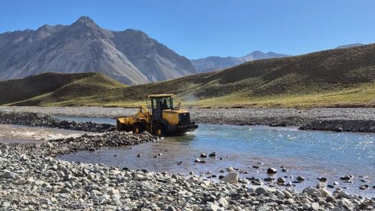 Vista del Río Tordillo en Valle Hermoso, Mendoza, tras la restitución de su cauce natural.