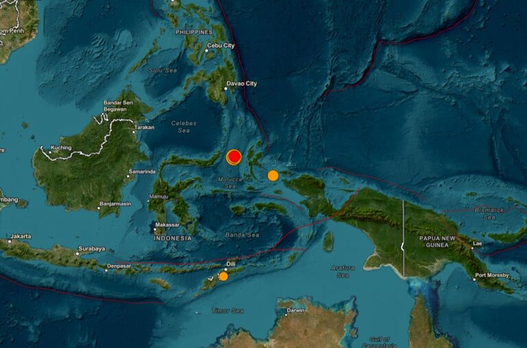 Mapa que muestra la ubicación del epicentro del terremoto en el mar de las Molucas, Indonesia.