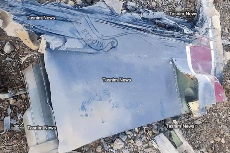 Donald Trump hablando en una conferencia de prensa sobre relaciones con Irán.