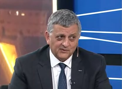 Horacio Marín, presidente de YPF, durante una entrevista anunciando la medida de estabilización de precios.